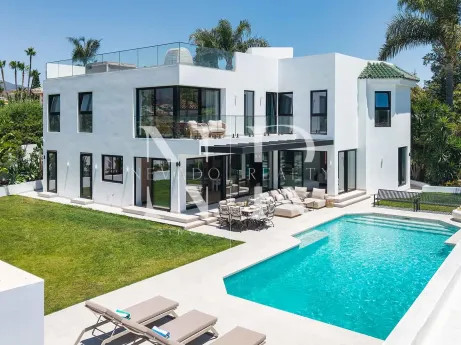 Contemporary villa with Panoramic Rooftop in Bel Air, Estepona for sale