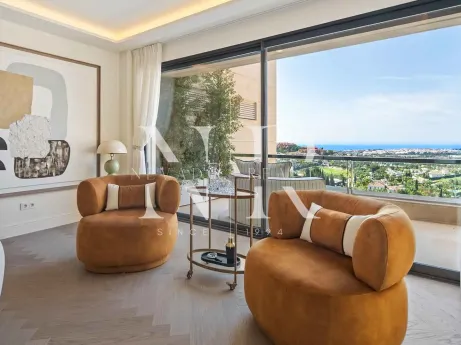 Penthouse with sea views for sale in Nueva Andalucía