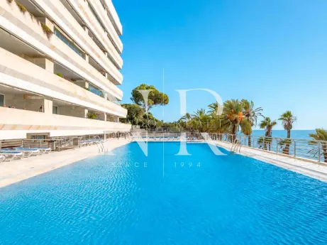 Beachfront apartment for sale in Marina Mariola, Marbella