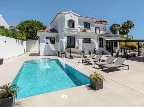 Sea view villa for sale in Atalaya, Estepona
