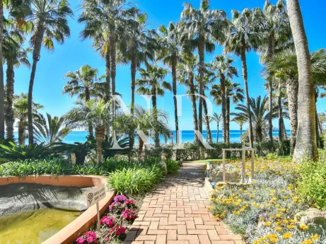 Fully refurbished penthouse in the Las Cañas Beach residential complex