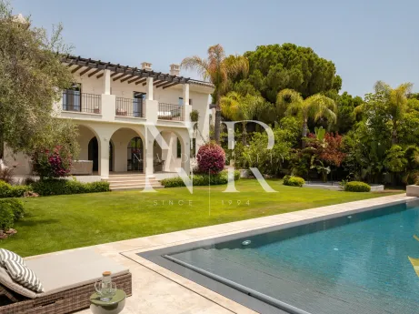 Beach side Villa in San Pedro de Alcántara for Sale