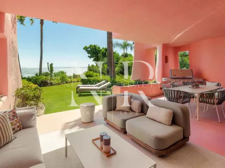 Apartment with sea views in a beachfront setting in Cabo Bermejo, Estepona, for sale