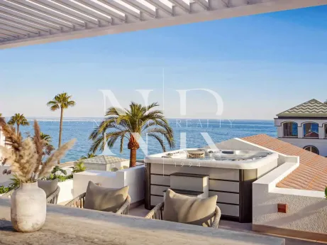 Penthouse for sale in Dominion Beach, Estepona, on the beachfront