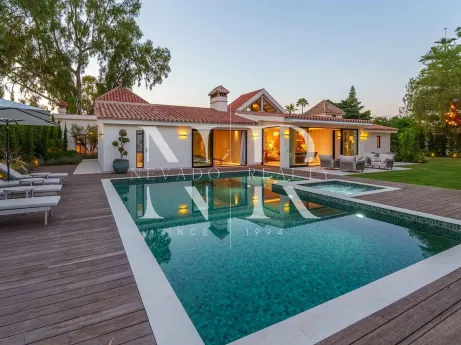 Villa for sale in Puerto Banús, Marbella, beach side